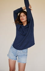V-neck Weekender