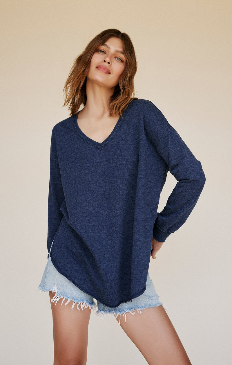 V-neck Weekender